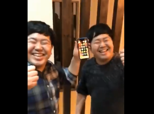 ザ・たっちの2人が『iPhoneX』の顔認証を解除