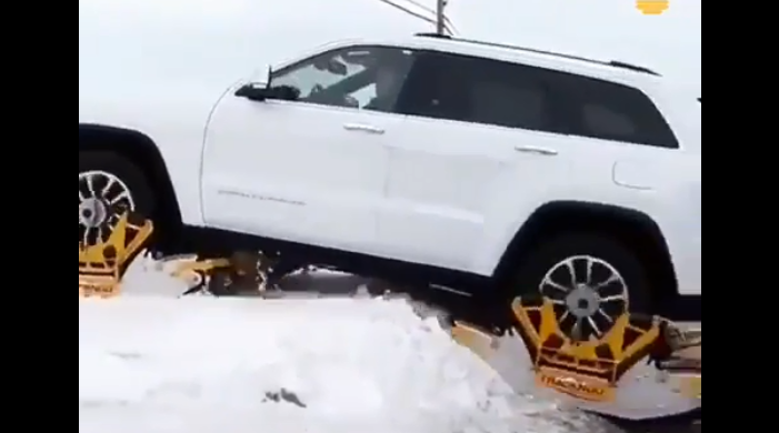4WDの車を雪上車にできるパーツがスゴイ