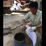 【動画で解説】土砂を簡単に泥袋に入れる方法
