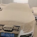 【中国】大気汚染の結果、とんでもない色の雪が降る