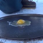 マイナス33℃の世界で卵を割ってみた